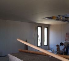 Le plaquiste est arriver et avance bien