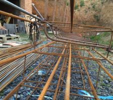 Semelle filante pour mur de sout&egrave;nement