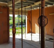 Vue intérieure de l'entrée du salon salon-salle à manger