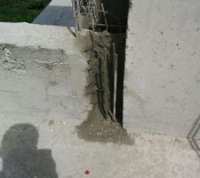 Déplacement d'une la fenêtre de l'étage mal positionnée : scellement pour la reprise du chainage vertical