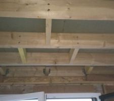 Renfort entre les pannes du plancher