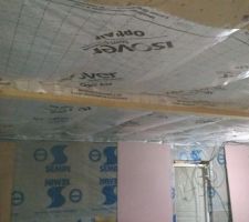 Isolation du plafond/plancher: laine de verre revêtue en 200mm
