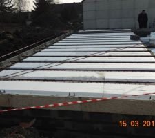 Plancher et ferraillage en cours.
Ils ont bien repris le ferraillage vertical mais je n'&eacute;tait pas l&agrave;.