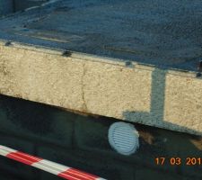 Ils m'ont pos&eacute; 4 grilles de ventilation de diam&egrave;tre 100 mm, on est bien dans les normes.
Par contre planelle fendue.