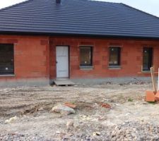 Nettoyage du chantier devant la maison