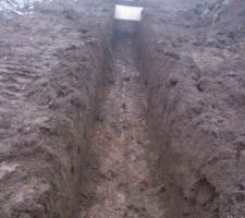 Les fondations creus&eacute; et en escalier!  Et oui on a un faux niveau d environ 1M10 d un bout a l autre de la maison