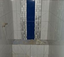 Fond de la douche avec back en 120x90   35 d assise