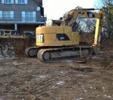 Emplacement de la maison (à décaler..) et cour pour manoeuvrer