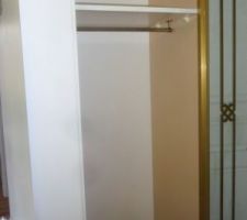 Agencement " maison " du placard de la chambre d'amis