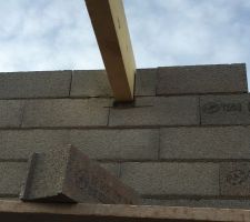 Poutre faitage garage sur mur en limite
