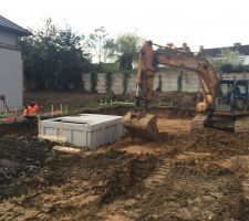 Décapage des terres et pose de la cave enterrée