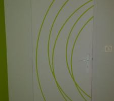 Nouvelle déco dans la chambre de mon grand : Vert et gris avec un stickers géant, autre sera posé au dessus du lit