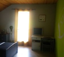 Nouvelle déco dans la chambre de mon grand : Vert et gris avec un stickers géant, autre sera posé au dessus du lit