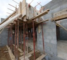 Le porte à faux de l'étage