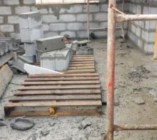 C'est encore le chantier
La première douche, c'est pas encore pour demain