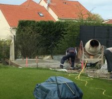 Coulage beton dalle abri de jardin