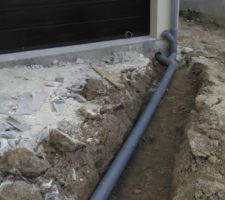 Début de pose des tuyaux évacuation extérieur.