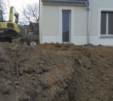 Début de pose des tuyaux évacuation extérieur.