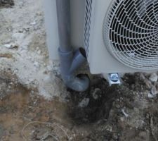 Début de pose des tuyaux évacuation extérieur.