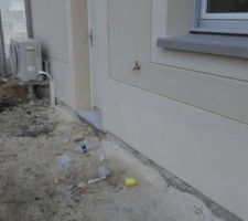 Début de pose des tuyaux évacuation extérieur.