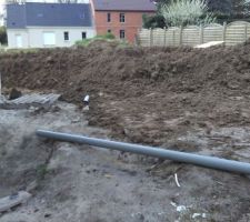 Début de pose des tuyaux évacuation extérieur.