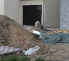 Début de pose des tuyaux évacuation extérieur.