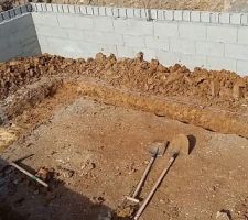 Creusement du trou pour la bâche récupération d'eau
sa avance