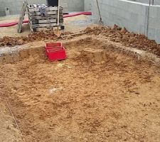 Avec le taux de foisonnement,sa fait 3 Tonnes d'argile enlever et mis sur les cotés