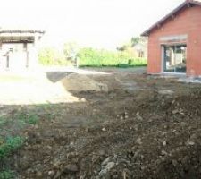 Le terrain après la remis en état provisoire avant la remise des terres en place!