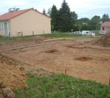 1 er jour avec le terrassier, pour le moment c'est le début et il a quand même fait du beau travail