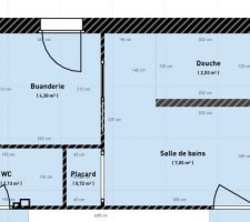 La buanderie à côté de la salle de bains