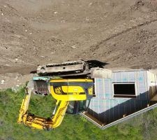 Lossature est montee. La toiture est terminée a 95%. Le terrassement reprend pour donner forme au terrain. Demain pose des menuiseries !