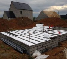 Vide sanitaire en cours, hourdis pos&eacute;s