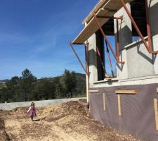 Façade sud avec prochainement en "balcon" qui rejoindra la terrasse situe sud ouest