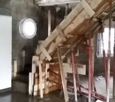 Escalier b&eacute;ton