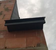 Dessous de toit noir