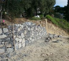 Au bout de 2 jours, le murs prends forme...