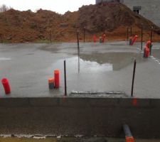 Dalle coulée malgré la pluie