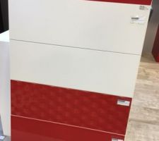Faience blanche et rouge pour salle de bain