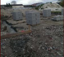 Terrassement fait,les fondations sont coul&eacute;es,il n'y a plus qu'&agrave;...