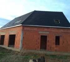 Le choix des tuiles faiti&egrave;res et non ar&ecirc;ti&egrave;res est discutable du point de vue du look. Sans &ecirc;tre vraiment choquant, je pense qu'il y avait peut-&ecirc;tre mieux &agrave; faire