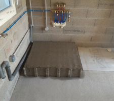 Le socle pour le  chauffe-eau thermodynamique