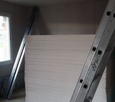 Le bureau... qui sert de zone de stockage