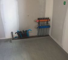 Carrelage buanderie et coffrage pour les nourrices du chauffage au sol.