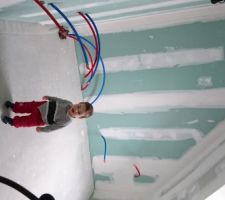 Mon fils dans la salle de bain, enfin, presque...