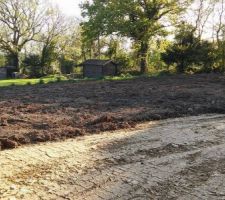 Ca y est terre &eacute;tal&eacute; maintenant va falloir semer, on se garde un petit coin terrasse temporaire