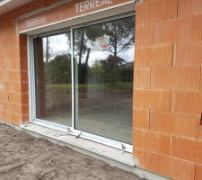 Ré-étalement des terres 
trou de mini-pelle sur la façade