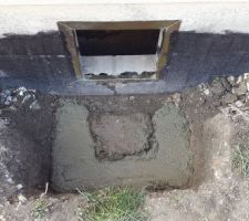 Voilà on continu les finitions extérieures avec l'entrée du vide sanitaire