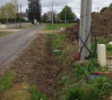 Fossé rebouché après travaux de raccordements