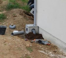 Raccordement des eaux usées et eaux de pluie
Installation des boîtes de branchements et regards
Installation de la cuve de rétention / tampon d'eau de pluie (5m3)